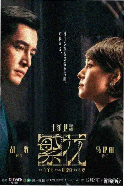 旧厂房改造的阅读空间，高窗与书架构成搞笑漫画图片展陈区